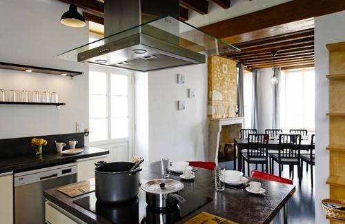 Etais-la-Sauvin House | Pretty house 15 pers heated swimming pool covered private calm