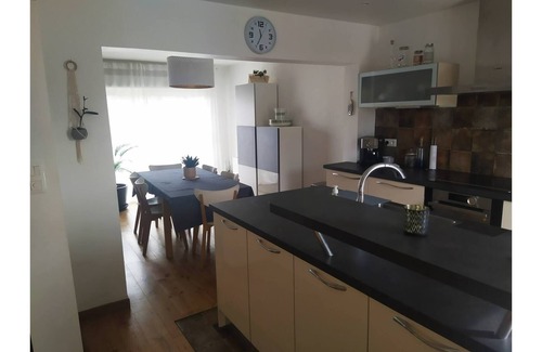 Meze House | Pretty house near center, port and pond.