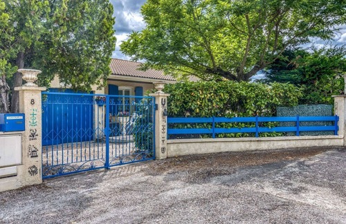 Clarensac Villa | Pretty house with private fenced pool