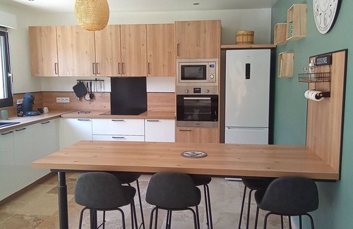 Graveson House | Pretty little house in a quiet location, with enclosed garden planted with trees.