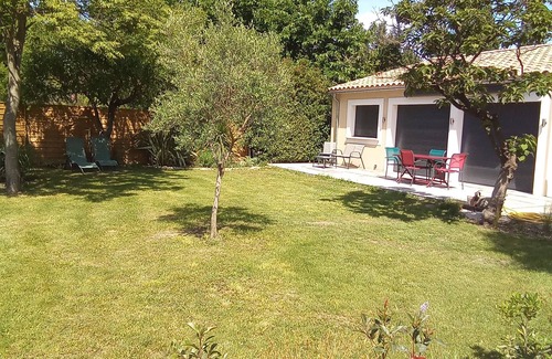 Graveson House | Pretty little house in a quiet location, with enclosed garden planted with trees.