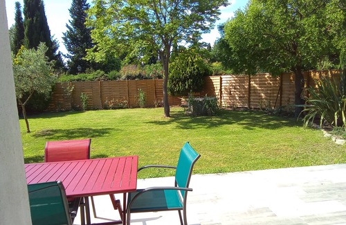 Graveson House | Pretty little house in a quiet location, with enclosed garden planted with trees.