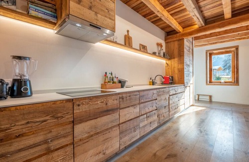 Les Bossons Ski Chalet | Pretty loft with view of Mont Blanc & glacier