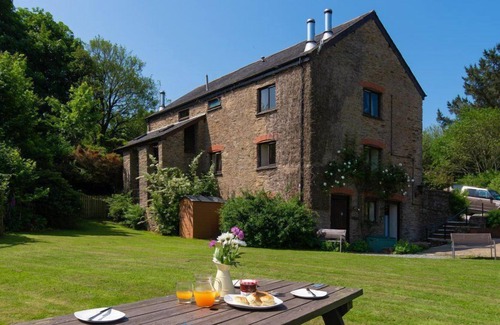 Berrynarbor Cottage | Pretty one bedroom cottage with access to onsite leisure facilities, including swimming pool
