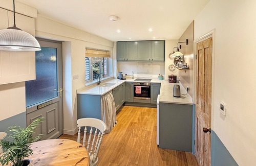 Woolbeding House | Pretty South facing cottage