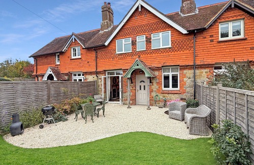 Woolbeding House | Pretty South facing cottage