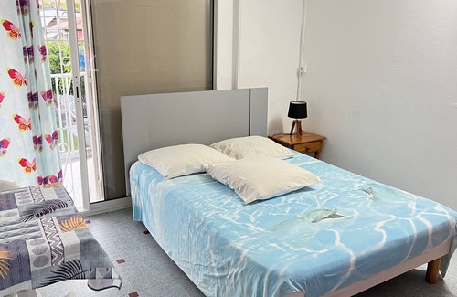 Pointe de la verdure Apartment | Pretty studio between sea and town, quiet and close, garden, 3 min from beach