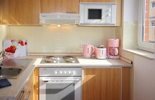 Schillig Apartment | Pretty vacation apartment by the sea with balcony and view of the green North Sea dike - Hus