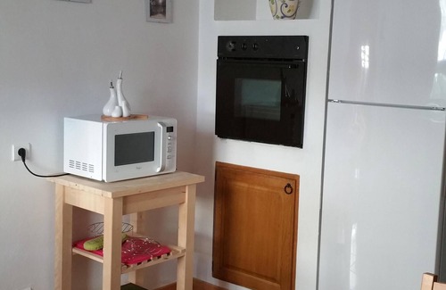 Bedarrides House | Pretty village house equipped with terrace and air conditioning. For 6 people