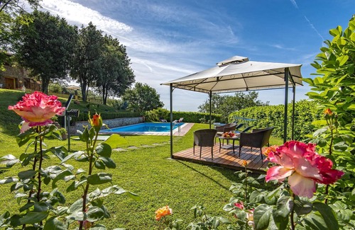 Civitella in Val di Chiana Villa | Private Villa with WIFI, private pool, A/C, pets allowed, panoramic view, parking, close to Arezzo