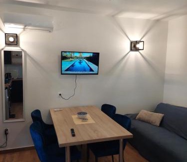 Karlovac Apartment | PRI PERI, studio apartman s prostorom za fešte/proslave
