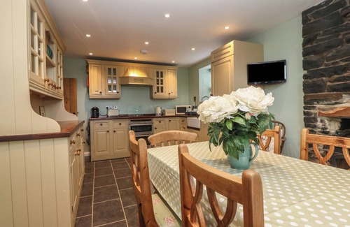 Denbigh Cottage | PRIDDBWLL, pet friendly, character holiday cottage in Llansannan