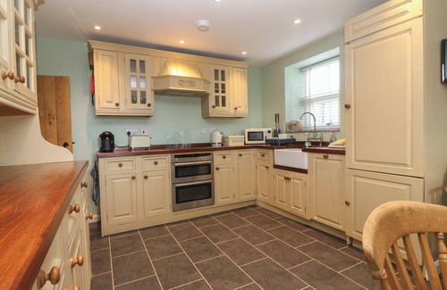 Denbigh Cottage | PRIDDBWLL, pet friendly, character holiday cottage in Llansannan