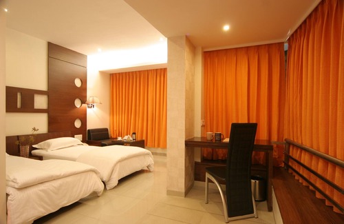 Vadodara Hotel | Pride Biznotel Alkapuri