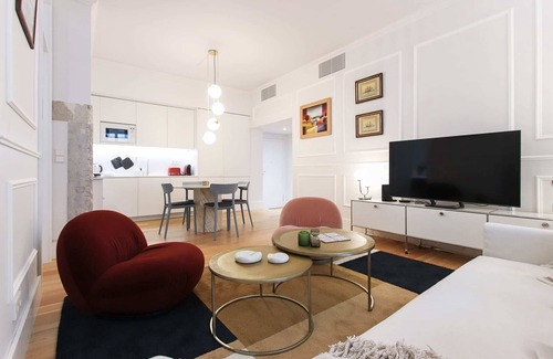 Martires Condo | Prime 2024 Chiado historic condo, private terrace