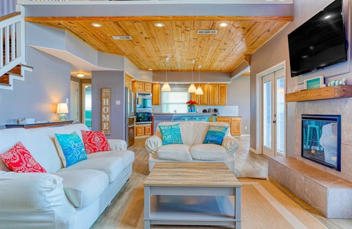 Gilchrist House | Prime | Beachfront | Private Gazebo | Sleeps 14