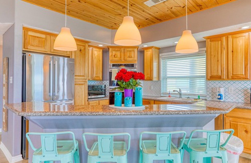 Gilchrist House | Prime | Beachfront | Private Gazebo | Sleeps 14