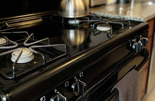 Old Irving Park Apartment | Prime City Stay in a 1BR Apt