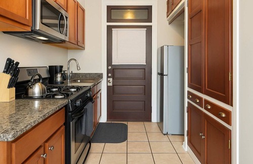 Old Irving Park Apartment | Prime City Stay in a 1BR Apt