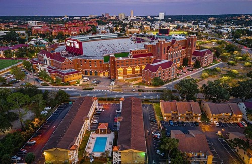 Tallahassee Apartment | PRIME GAME DAY LOCATION- NEXT TO STADIUM
