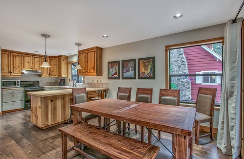 Al Tahoe House | Prime Lake Tahoe Location, Lake-views! 1/2 blk to Lake, Ski, Casinos, Remodeled!