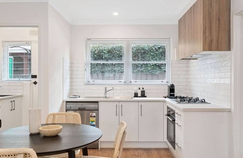Royston Park House | Prime Location 2 Bed Renovated in Royston Park