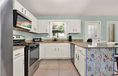 Town Center House | Prime Location!2-bedroom townhome in delightful Kennesaw minutes from KSU