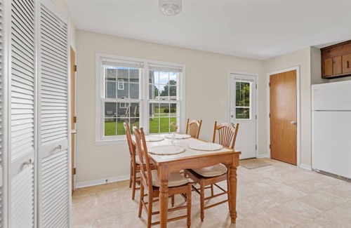 North Chesterfield Apartment | * Prime Location: 2-BR Oasis with Washer & Dryer *