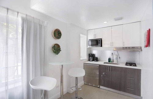 City Center Hotel | Prime Location! 2 Comfortable Units, Garden, Short Drive to Lincoln Road