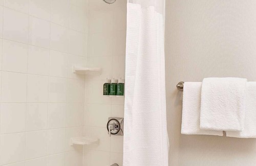 Morrisville Hotel | Prime Location! 3 Modern Units, Outdoor Pool, Pet-friendly, Free Airport Shuttle