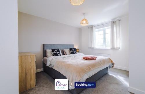 Chester House | Prime Location 4BR 3-Storey House by Harperletting - Driveway, Chester