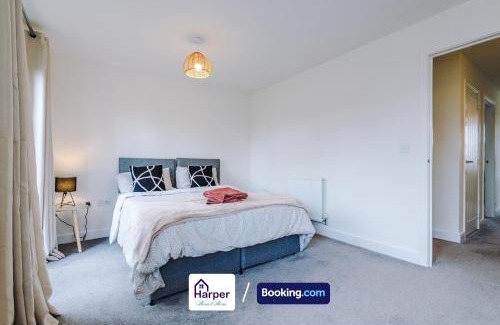 Chester House | Prime Location 4BR 3-Storey House by Harperletting - Driveway, Chester