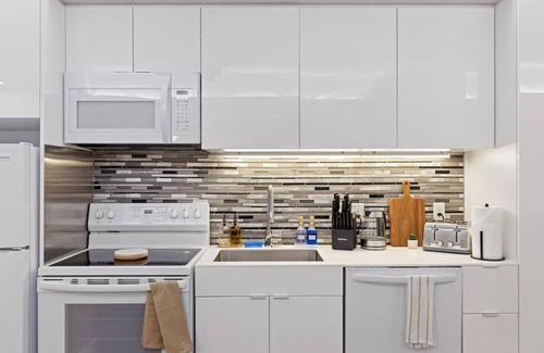 Cleveland Apartment | Prime Location | Downtown & Museums Nearby