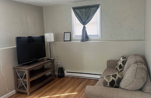 Saugus House | Prime location house well equipped