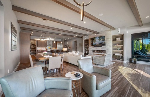 Coeur d'Alene House | PRIME LOCATION, Incredible views! River front Home CdA 2mi to town Spa Sleeps 8