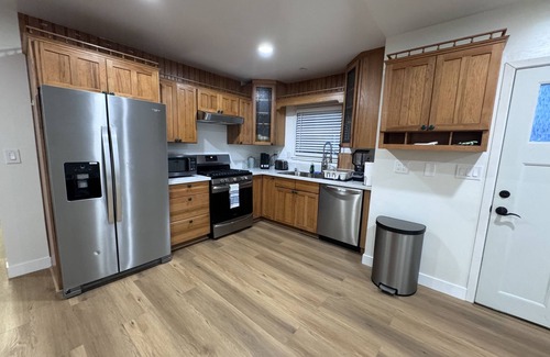 Harbor House | Prime Location! Mid-Century Short-Term Rental near Long Beach Landmarks