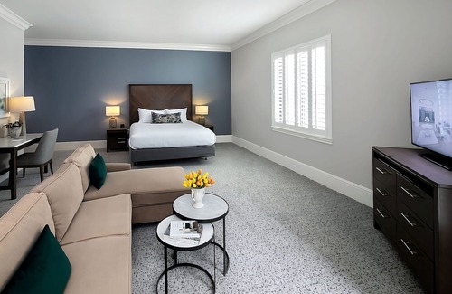 Winters Hotel | Prime Location on the National Park! Loungers, Onsite Art Gallery, Gym, Spa