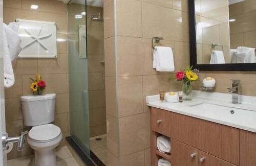 Oranjestad-West Hotel | Prime Location! Onsite Pool, Kitchenette, Free Parking, Near Druif Beach