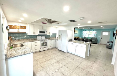 Caloosahatchee Villa | Prime Location with Boat dock
