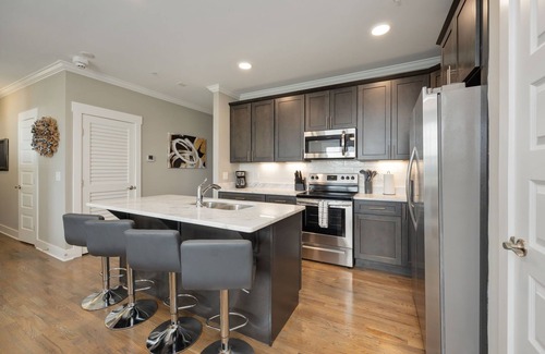 Nashville Apartment | Prime Nashville 2BR Condo | Sleeps 6 +Free Parking