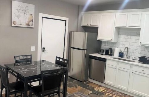 Over-the-Rhine Apartment | Prime OTR+Queen Bed+Parking Unit 1