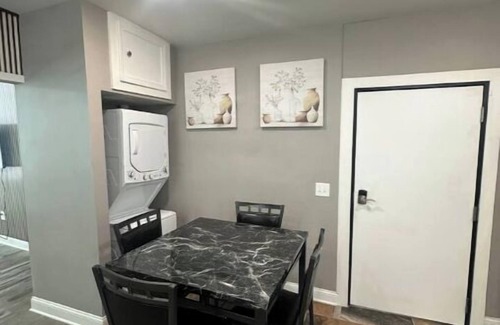 Over-the-Rhine Apartment | Prime OTR+Queen Bed+Parking Unit 1