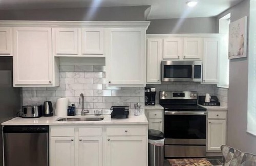 Over-the-Rhine Apartment | Prime OTR+Queen Bed+Parking Unit 1