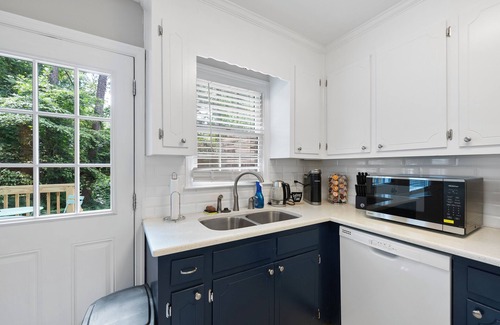 Southwest Raleigh House | Prime Raleigh Duplex Stay B