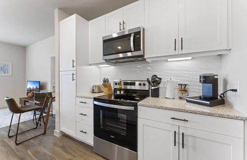 Windsor Park Apartment | Prime Soco Quaint 1BR King Suite w Pool Parking