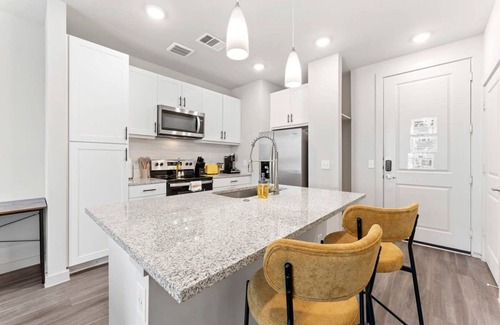 Windsor Park Apartment | Prime Soco Quaint 1BR King Suite w Pool Parking