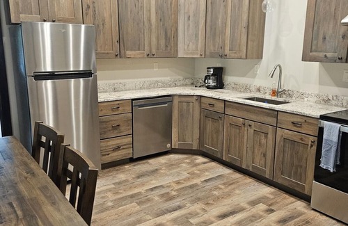 Gardiner Cabin | Prime Spot! Complimentary Parking, Next to Gardiner Downtown!