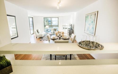 Marina del Rey Apartment | Prime Stays - Suite Elegance by MDR Marina & Venice - Pool, Hot Tub, Gym