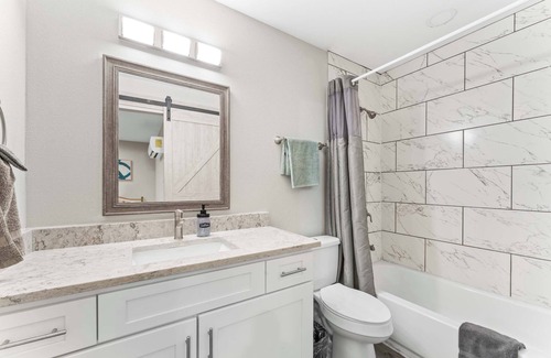 Highland Apartment | Prime West Downtown studio w/washer&dryer