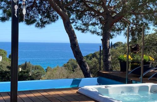Tossa de Mar Villa | Primera linea, Piscina, Jacuzzi y Playa Privada